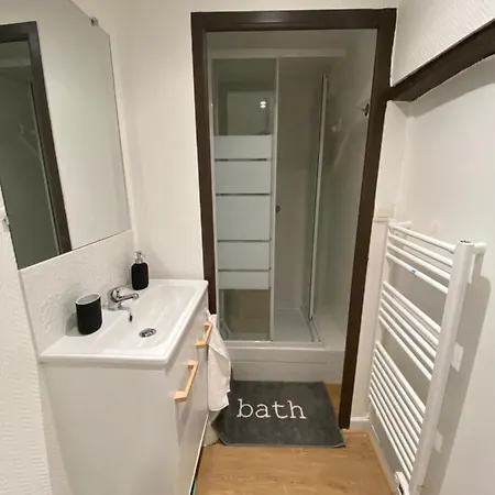 Le Bassam, Proche Aeroport *